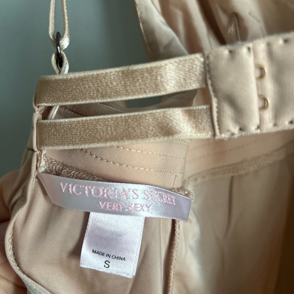 Victoria's Secret Cream slip - Picture 4 of 6